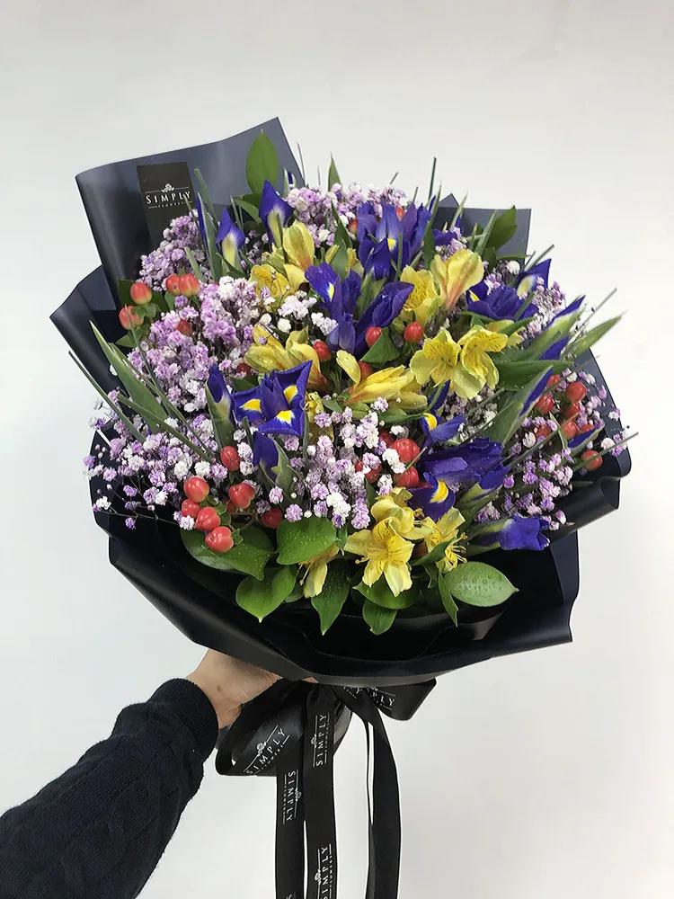 愛麗絲 + 時令配花 花束 (兩天前預訂) - 點擊查看商品詳情 愛麗絲 + 時令配花 花束 (兩天前預訂) | 御花店