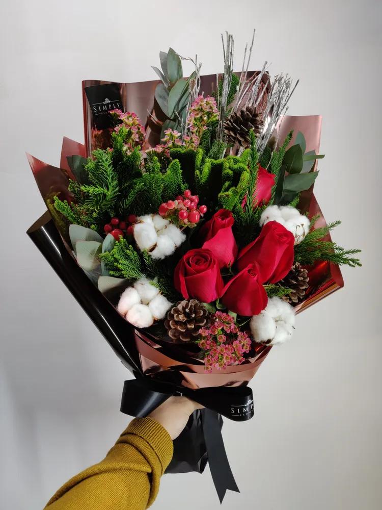 紅玫瑰 + 棉花 + 松果 + 襯花 聖誕花束 - 點擊查看商品詳情 紅玫瑰 + 棉花 + 松果 + 襯花 聖誕花束 | 御花店